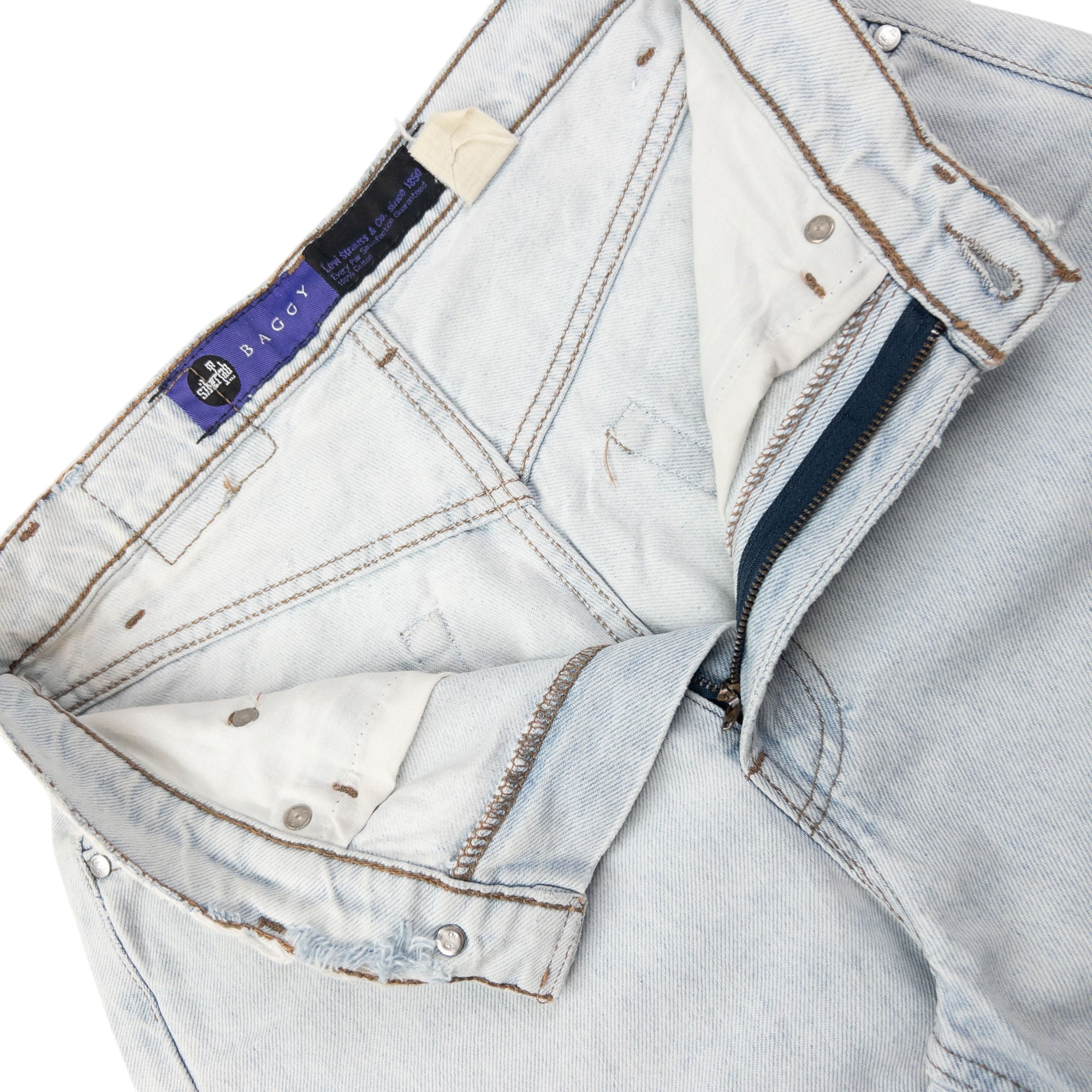 Vintage Levi's Silver Tab Baggy Denim Shorts Size W28