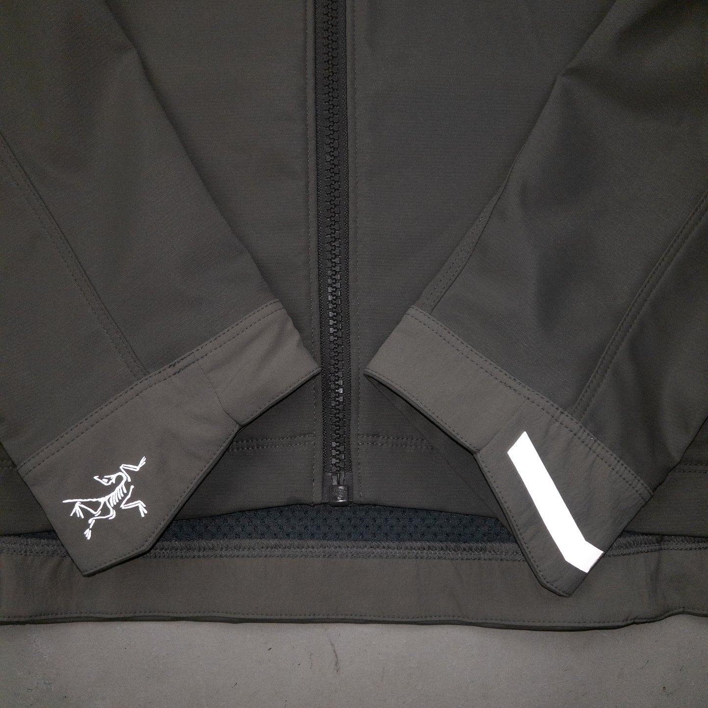 Vintage Arcteryx A2B Commuter Hardshell Jacket Size M