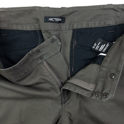 Vintage Arcteryx Cropped Trousers Womens Size W34