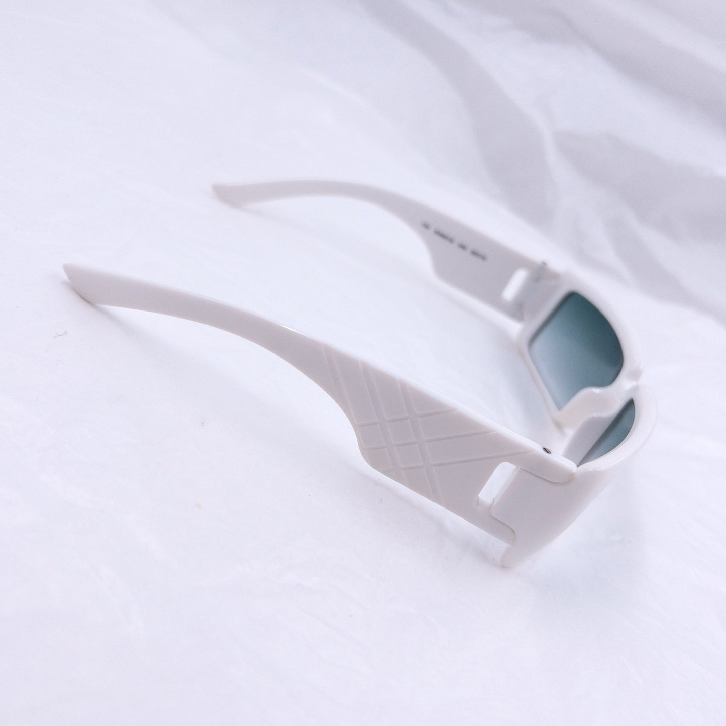 Burberry white sunglasses embossed Nova Check design on the sides with gradient tinted lenses