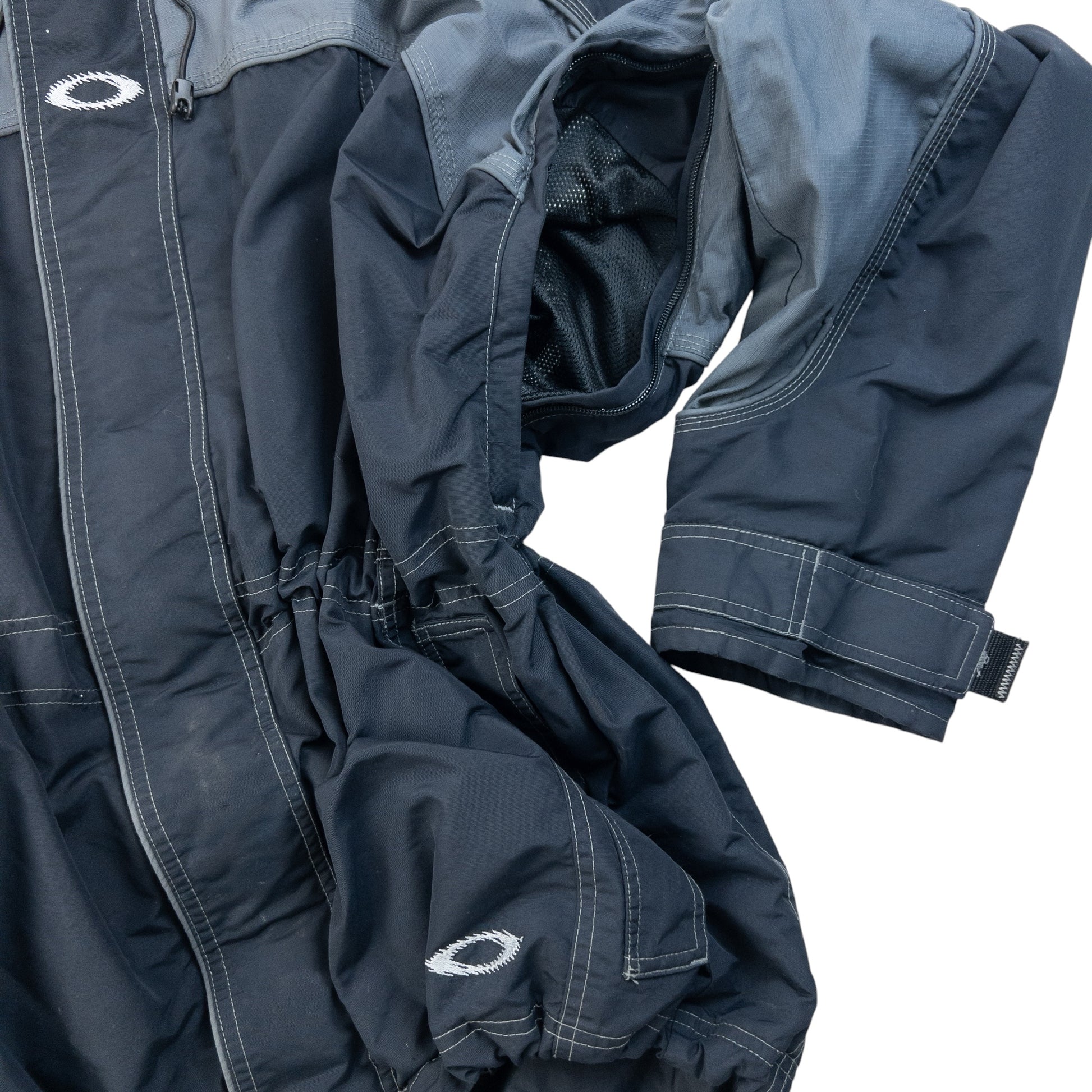 OAKLEY black and grey zip-up snowboarding jacket with embroidered logo and adjustable cuffs.