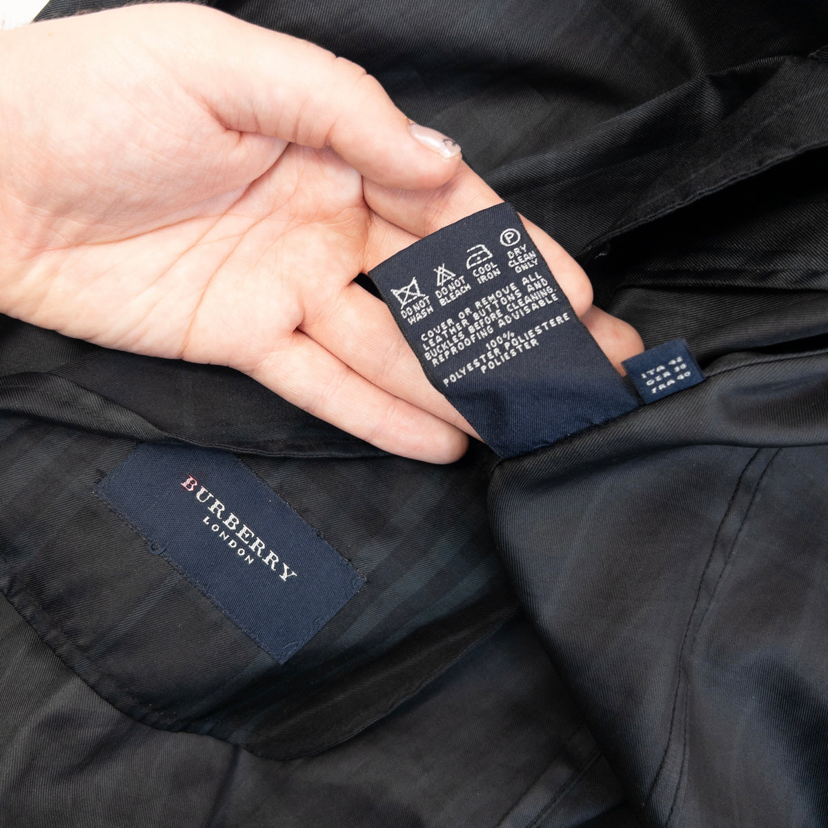 Vintage 2000s Burberry Nova Check Lightweight Rain Jacket in black, photo 6